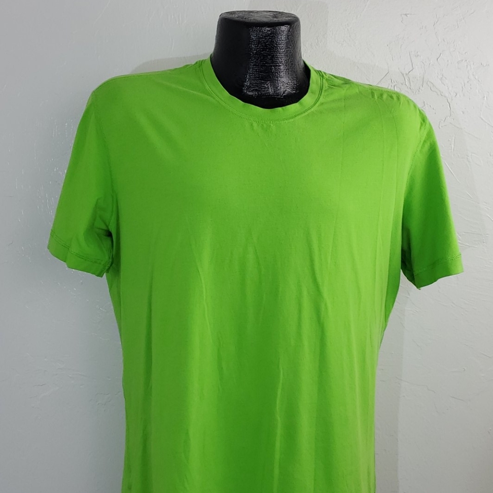 Lululemon green t-shirt men size L